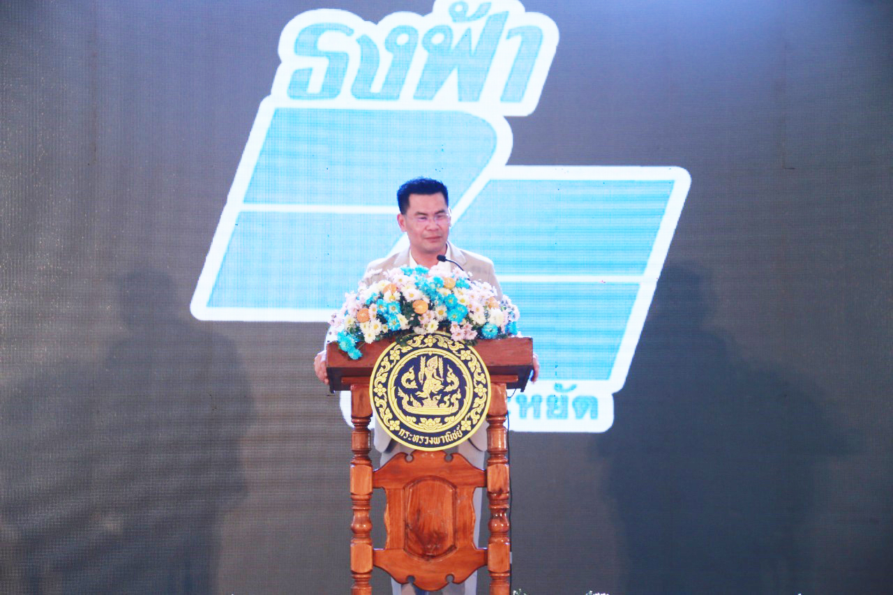 เปิดงานมหกรรมธงฟ้าลดค่าครองชีพผู้ประสบภัยจังหวัดบุรีรัมย์