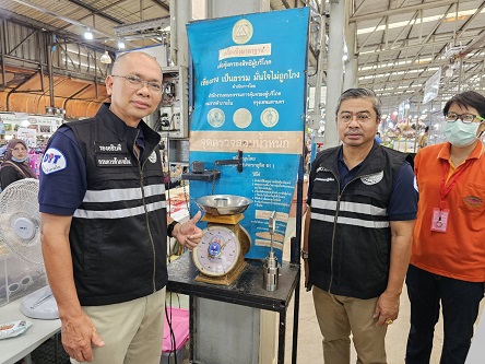 กรมการค้าภายใน ตรวจมาตรวัดปริมาณน้ำมัน และติดตามสถานการณ์ราคาสินค้าอุปโภคบริโภค ในช่วงเทศกาลปีใหม่