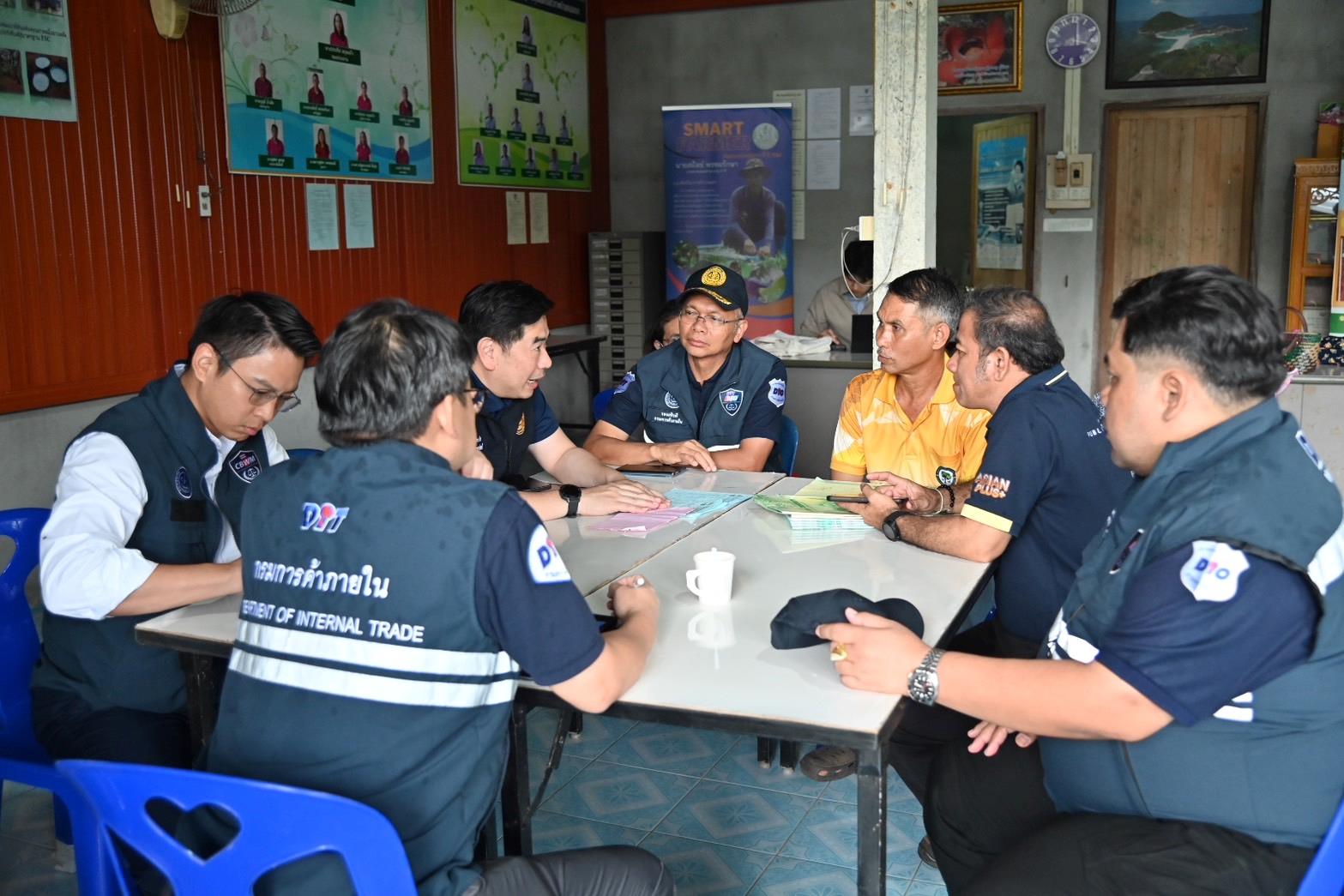 พาณิชย์ลุยใต้ ตรวจสถานการณ์ปาล์มราคาร่วง เร่งโรงงานเดินเครื่อง รับมือผลผลิตล้นตลาด
