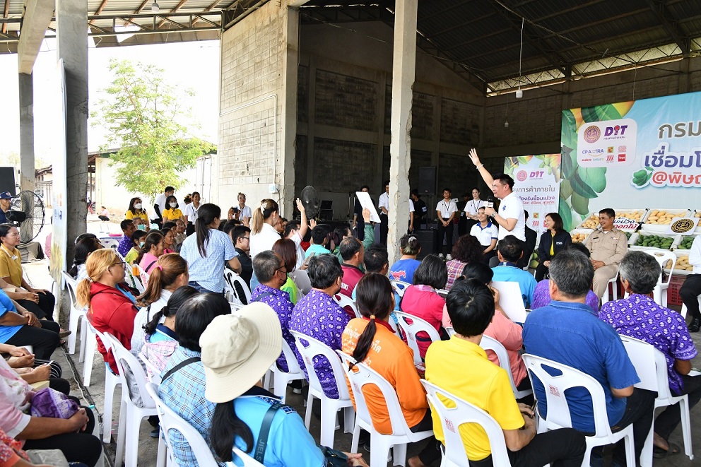 "พาณิชย์” ลงพื้นที่ติดตามการรับซื้อมะม่วง พิษณุโลก สุโขทัย พิจิตร เกษตรกรยิ้มออก เผยปีนี้ราคาดีมาก