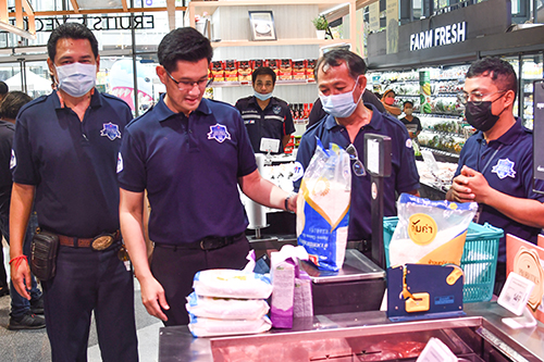 พาณิชย์ติดตามสถานการณ์ราคาสินค้าก่อนช่วงเทศกาลสงกรานต์ พร้อมตรวจความเที่ยงตรงเครื่องชั่ง และมาตรวัดน้ำมันเชื้อเพลิง