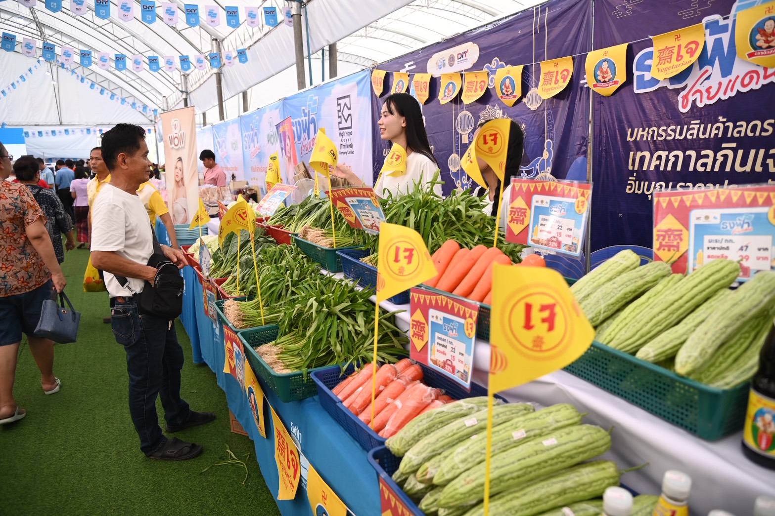 ข่าวเลขที่ 13/2569 “พาณิชย์” จับมือ ”กลาโหม“ ยกขบวนสินค้าราคาประหยัด ปล่อยคาราวานโมบายธงฟ้าเข้าถึงชายแดน หนุนผู้ประกอบการ-ฟื้นเศรษฐกิจ–ลดค่าครองชีพ-ดูแลความมั่นคง (19 ตุลาคม 2568)