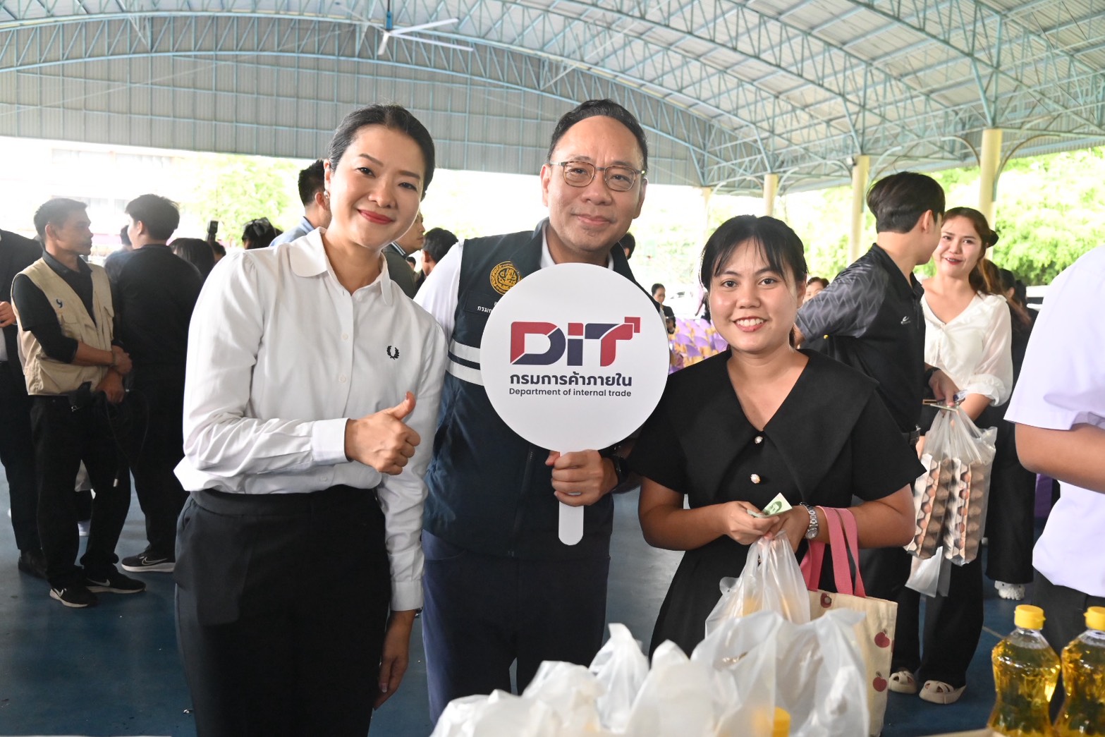 ข่าวเลขที่ 145/2569 “พาณิชย์–ศึกษาธิการ” จัด “ไทยช่วยไทย พลัส” 1,000 จุดทั่วประเทศ นำสินค้าราคาประหยัดลดค่าครองชีพผู้ปกครอง–ประชาชนช่วงเปิดเทอม (22 พฤษภาคม 2569)
