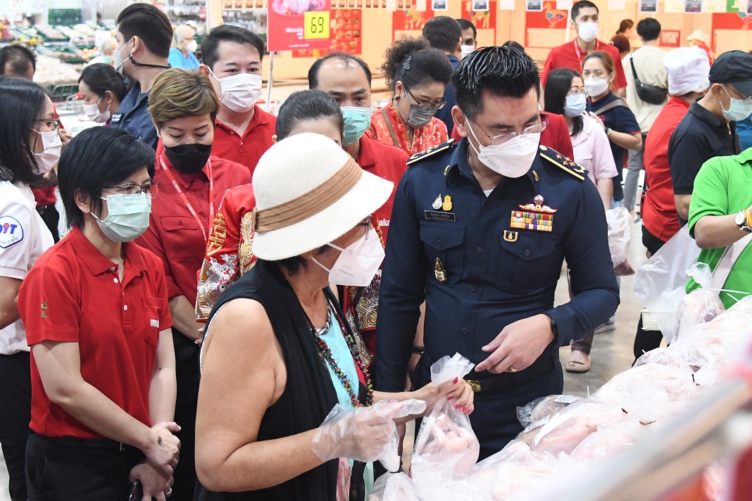 กรมการค้าภายในติดตามโครงการ "พาณิชย์ลดราคา!...ช่วยประชาชน เทศกาลตรุษจีน ปีกระต่าย" (Lot 23)