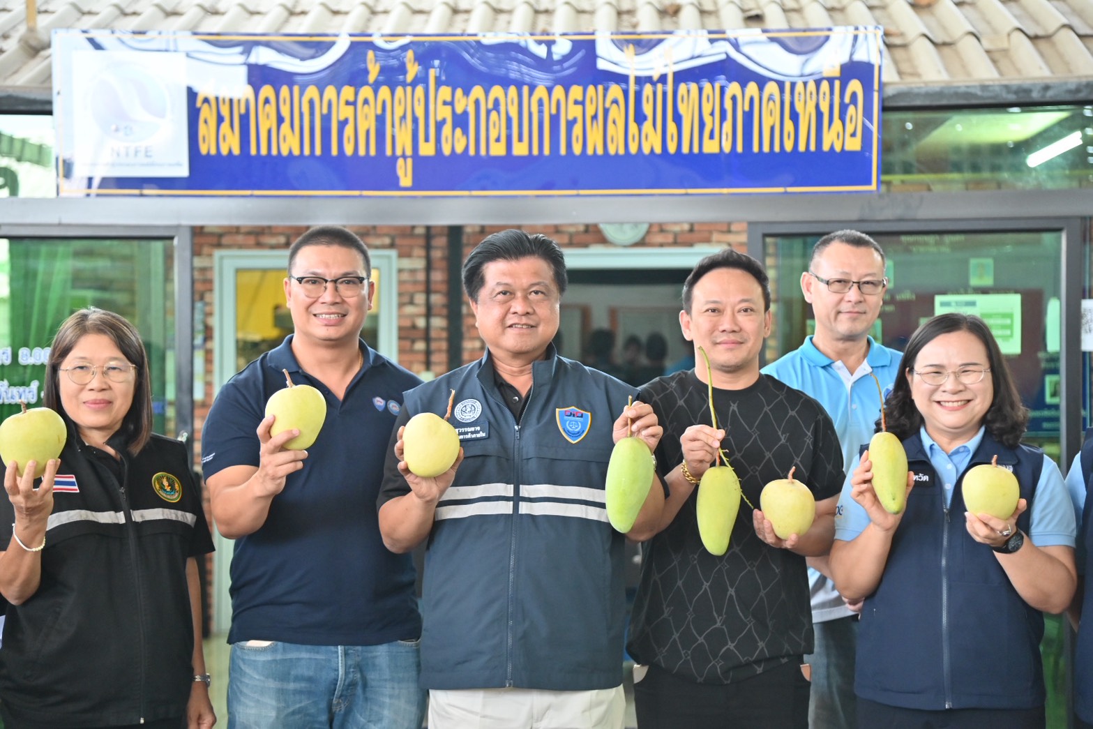 ข่าวเลขที่ 132/2569 กรมการค้าภายใน ลงพื้นที่ลำพูน–เชียงใหม่ ติดตามสถานการณ์ “มะม่วง–ลำไย” เร่งวางมาตรการบริหารจัดการล่วงหน้า เชื่อมโยงตลาด–กระจายผลผลิต รักษาเสถียรภาพราคา (6 พฤษภาคม 2569)