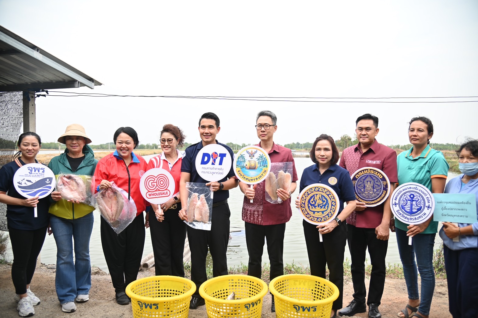 กรมการค้าภายในลงพื้นที่ จ.สมุทรสงคราม ชี้แจงโครงการช่วยเหลือผู้เลี้ยงปลากะพง 