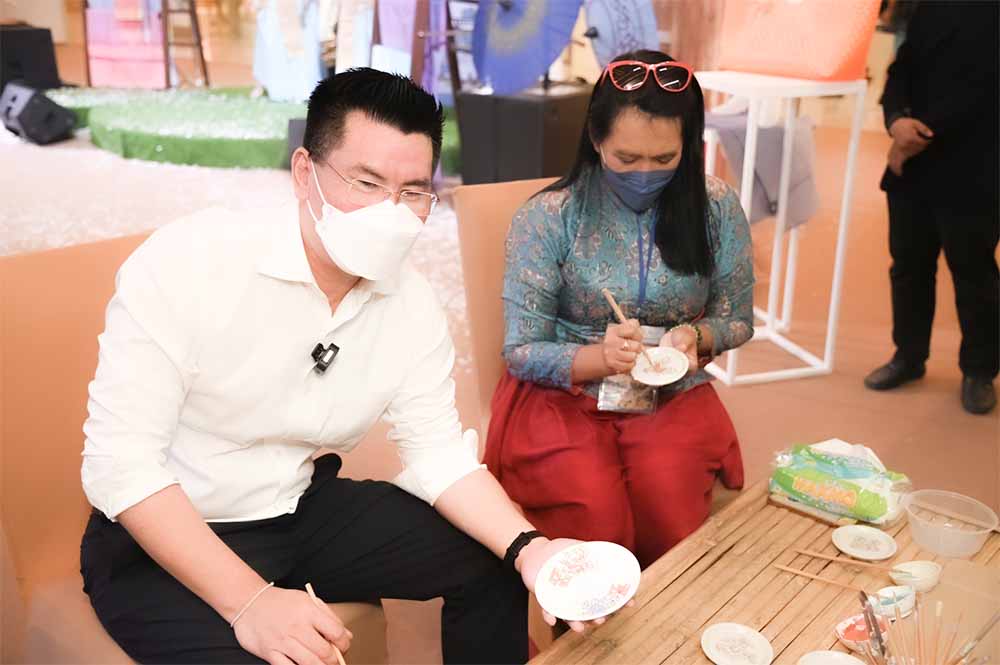 ตลาดเที่ยวได้ สไตล์ไทยๆ "Village to Town"