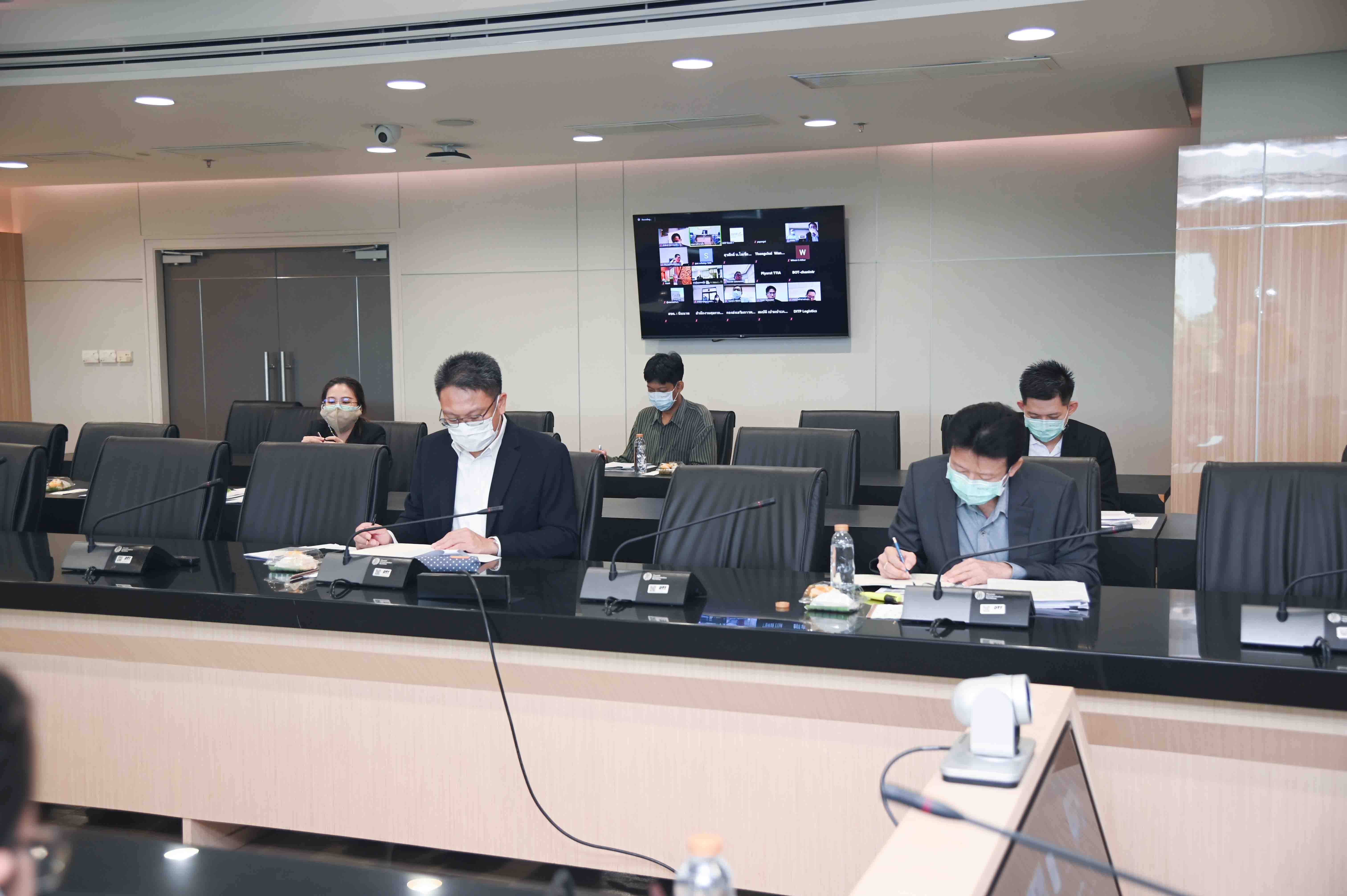 อธิบดีร่วมประชุมหารือแก้ปัญหาการขาดแคลนตู้คอนเทนเนอร์