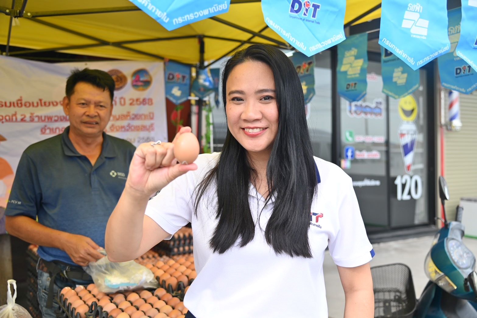“กรมการค้าภายใน” รณรงค์บริโภคกุ้งในงานเทศกาล “กิน กุ้ง ชล ครั้งที่2” พร้อมติดตามโครงการเชื่อมโยงไข่ไก่ ปี 2568 