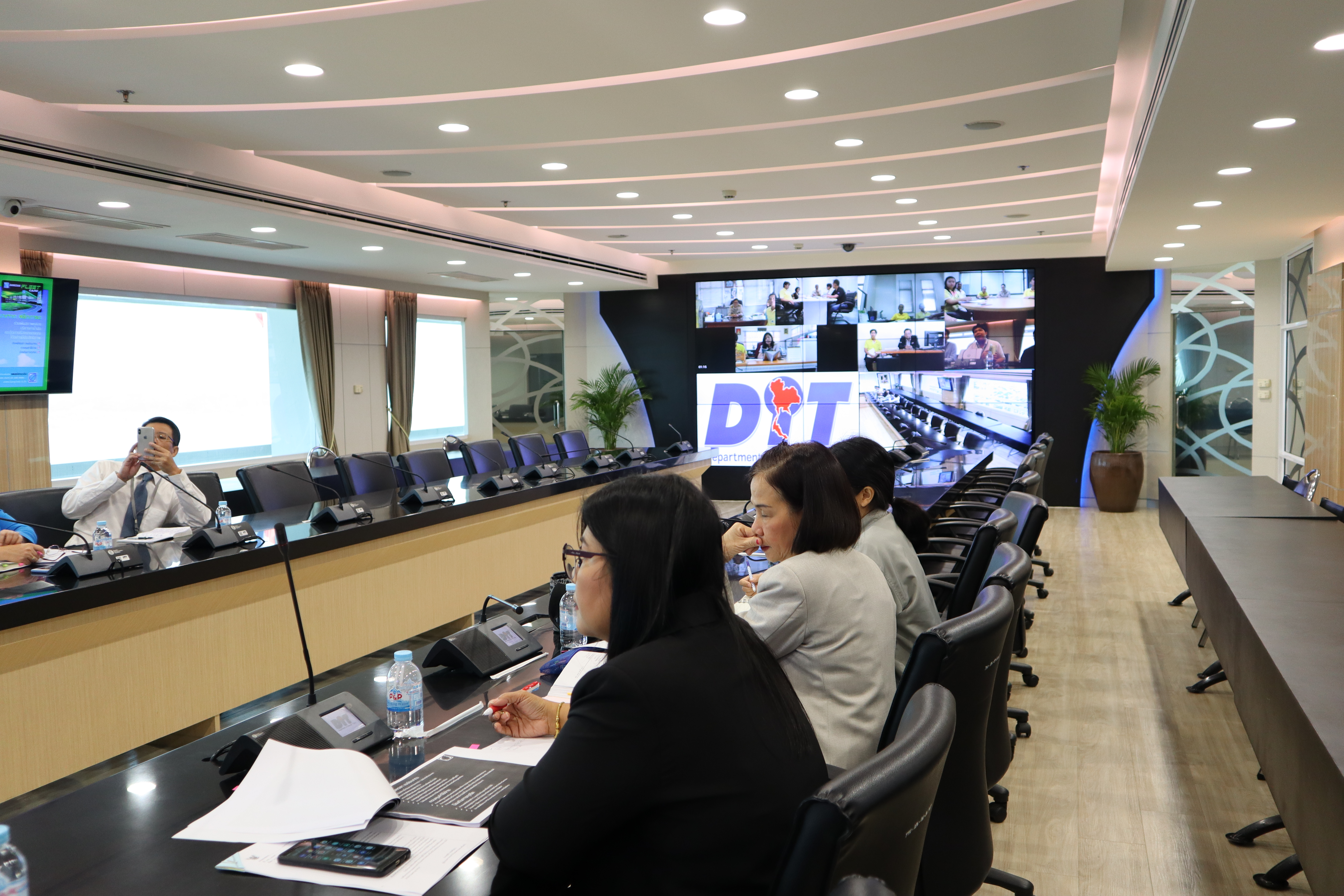 รองอธิบดีประชุมบัตรฟลีทการ์ดพร้อมศูนย์และสำนักงานสาขาชั่งตวงวัด ผ่าน Video Conference