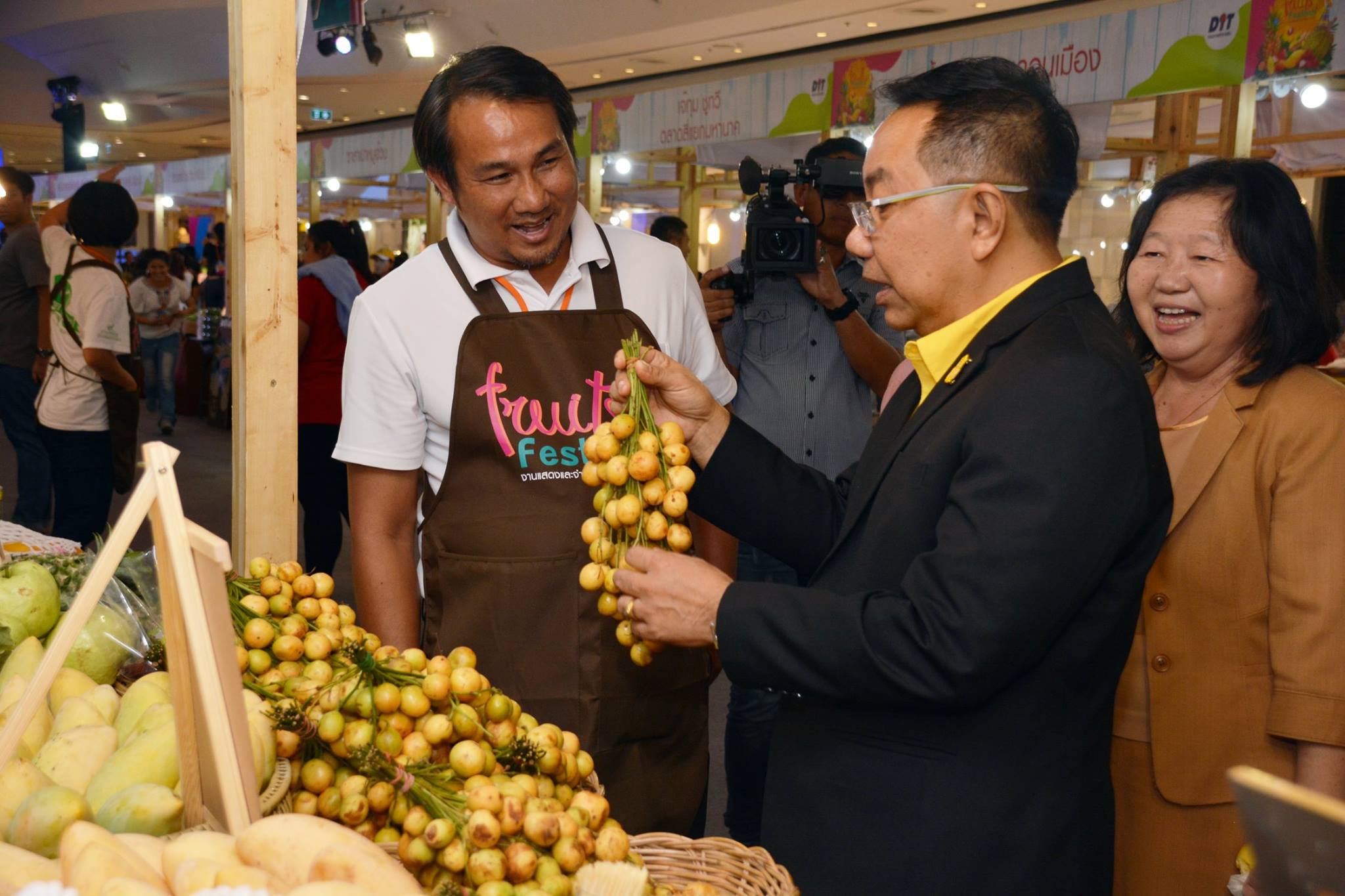 งาน “Fruit Festival งานแสดงและจำหน่ายสินค้าผลไม้”