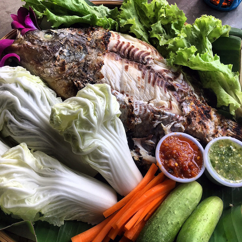 46409_ร้านขายปลาเผา.jpg