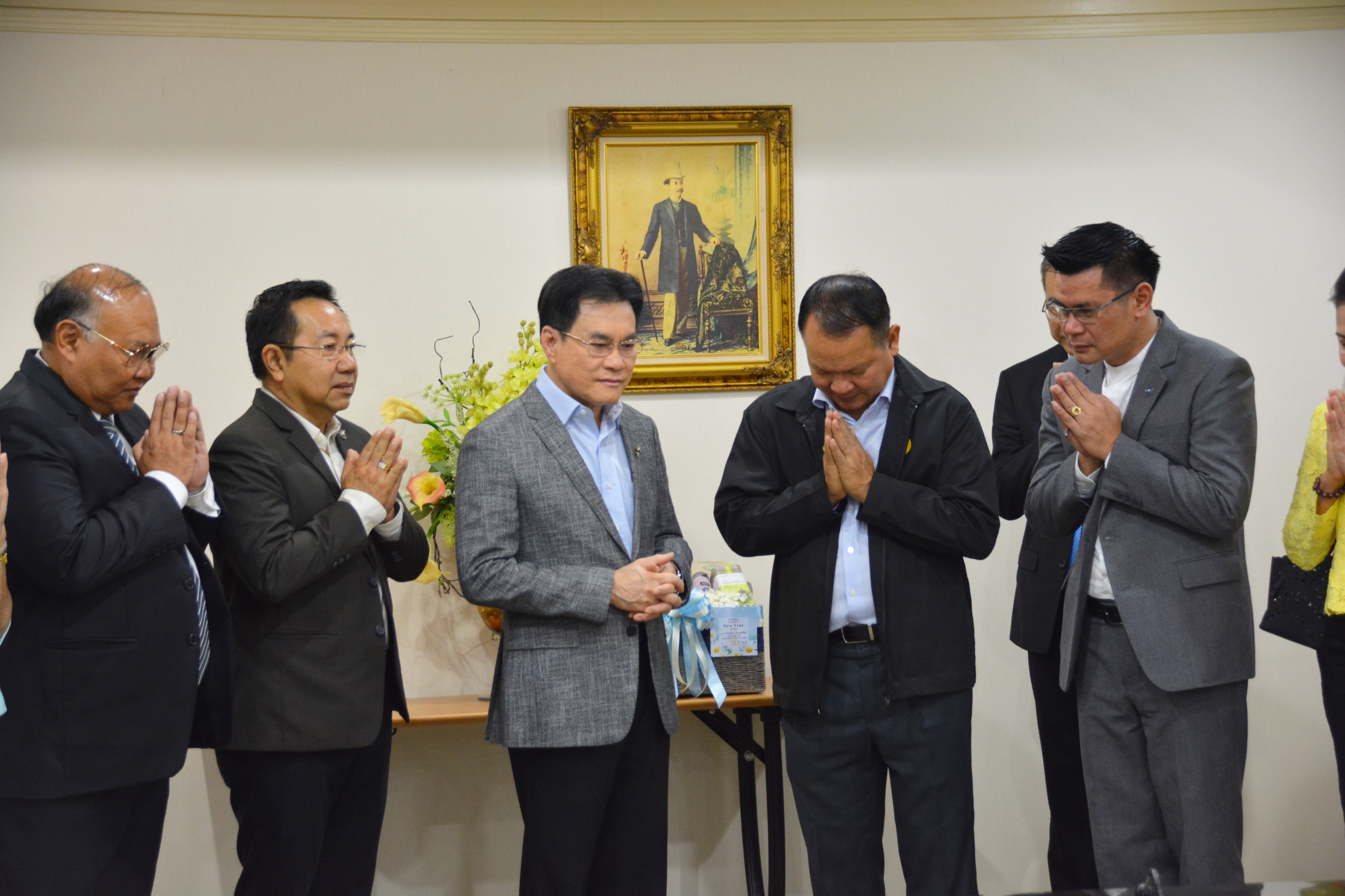 อธิบดีฯ นำทีมผู้บริหารกรมการค้าภายใน ขอพรปีใหม่รมว.พาณิชย์