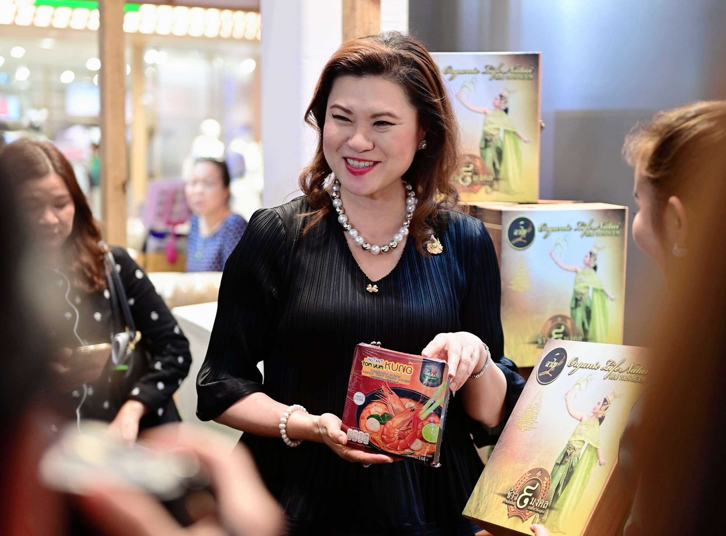 ข่าวเลขที่ 13/2570 พาณิชย์ เปิดเทศกาลข้าวประณีต ดันข้าวไทยสู่สินค้ามูลค่าสูง คัด 466 กลุ่มผู้ผลิตทั่วประเทศ ชูคุณภาพ–รสชาติ สร้างจุดขาย เพิ่มโอกาสทางตลาด ยกระดับรายได้เกษตรกร (23 ตุลาคม 2569)