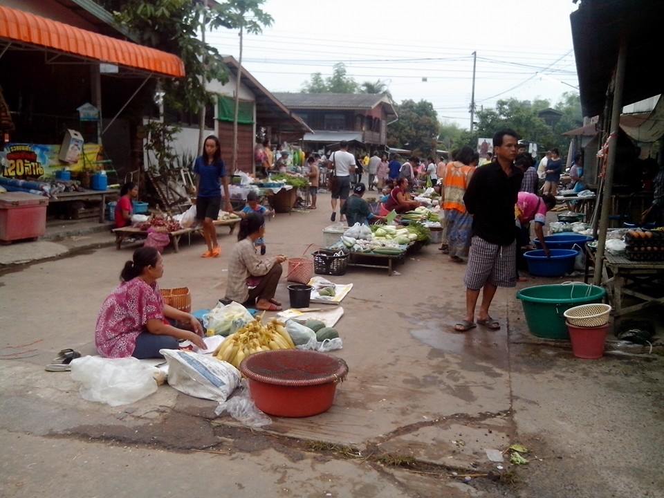 44243_ด้านหน้าตลาด.jpg