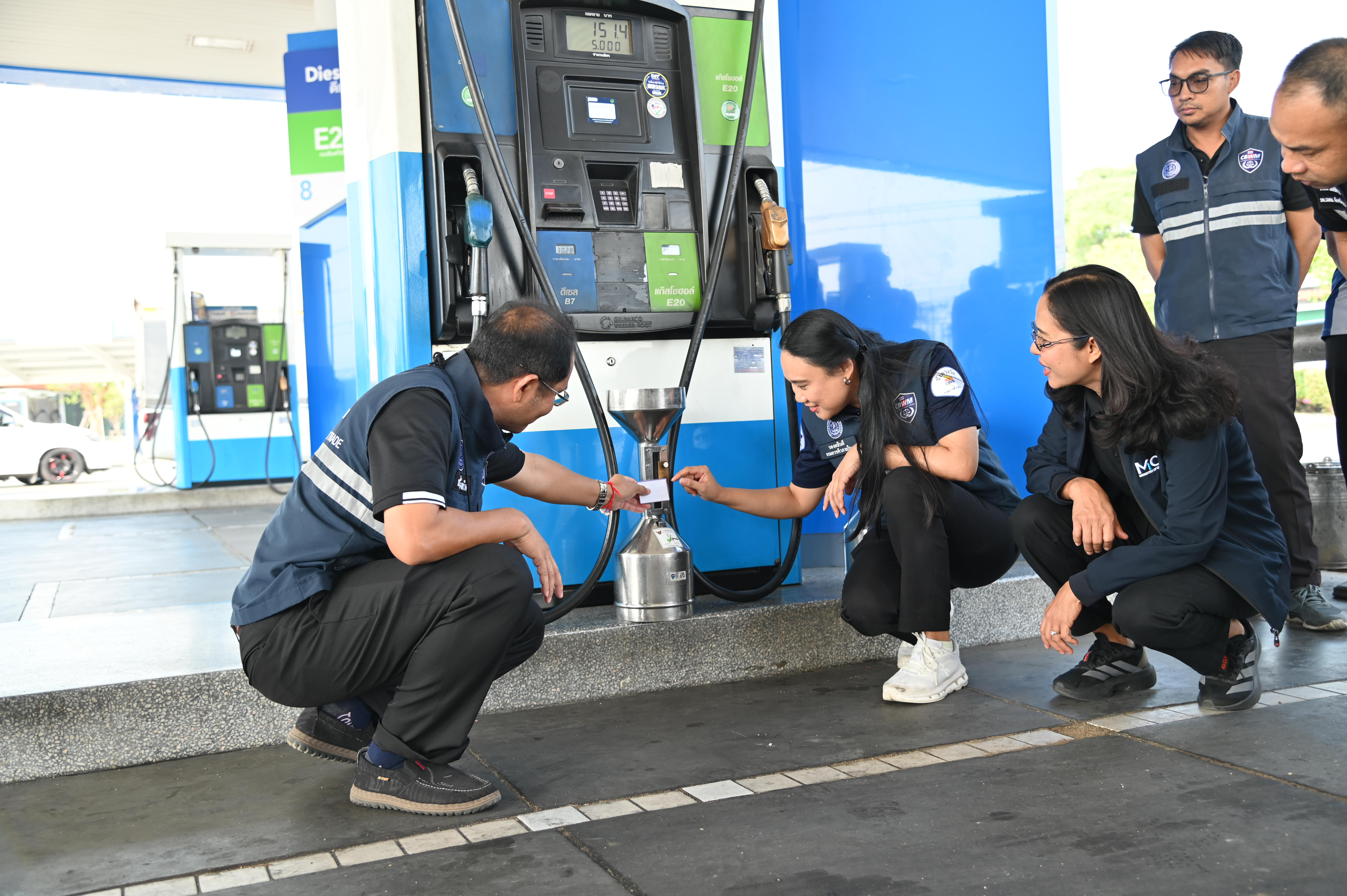  DIT ลงพื้นที่ “พิจิตรแซนด์บ็อกซ์”  กลุ่มเกษตรกรข้าวประณีตต้นแบบนาดำคาร์บอนต่ำ  เพิ่มผลผลิต ลดฝุ่น PM2.5 และตรวจสอบสถานีบริการน้ำมัน