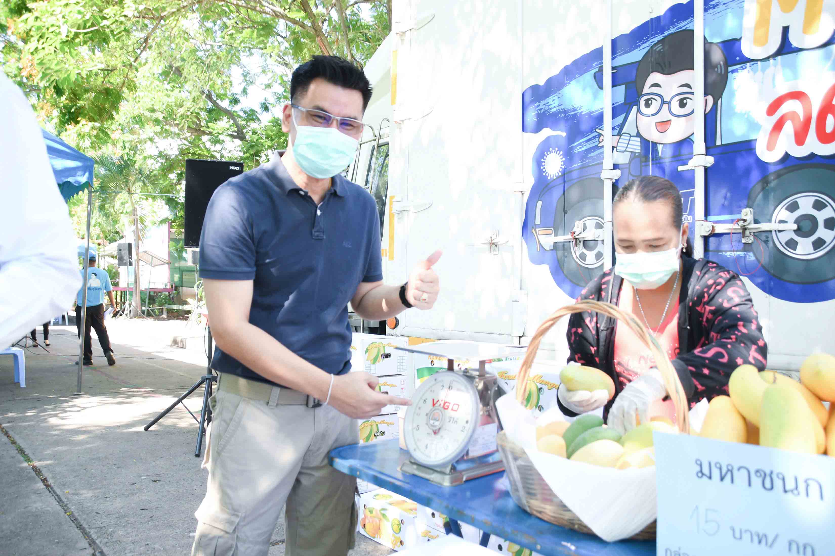 ตรวจเยี่ยมชมโครงการ "Mobile พาณิชย์ลดราคา! ช่วยประชาชน”