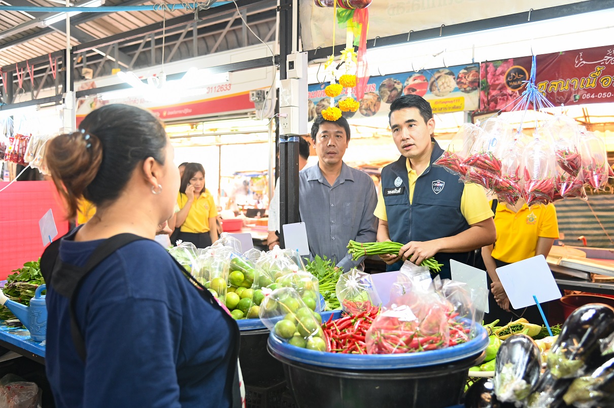 พาณิชย์ติดตามราคาผัก พบราคาลดลงแล้ว พร้อมกระจายผักผ่านโมบายธงฟ้า