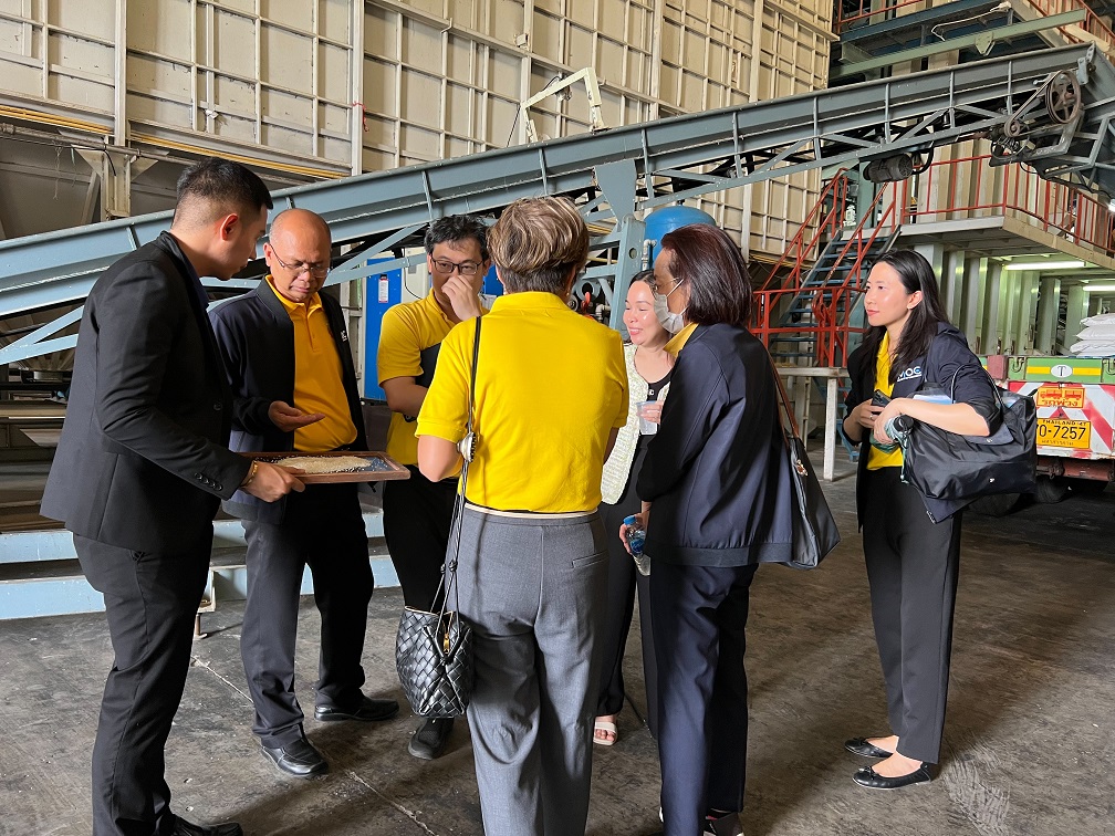 พาณิชย์ ลงพื้นที่ดูโรงสี จ.เพชรบุรี เสริมแกร่ง เอสเอ็มอี-เกษตรกร เปิดตลาดข้าวต่างประเทศเพิ่มขึ้น