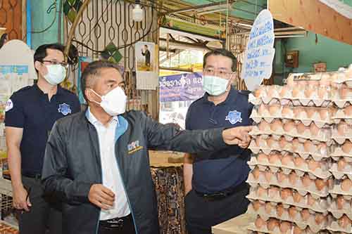 รองอธิบดีตรวจติดตามสถานการณ์ราคาไข่ไก่ 
