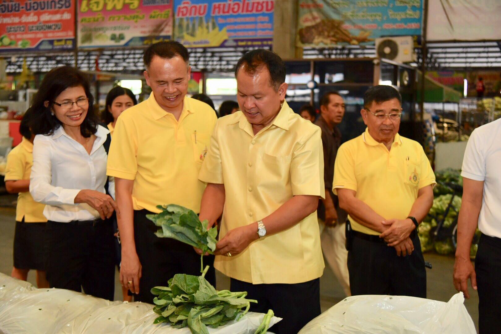 ลงพื้นที่เพื่อตรวจติดตามสถานการณ์ผัก ณ ตลาดกลางศรีเมือง 