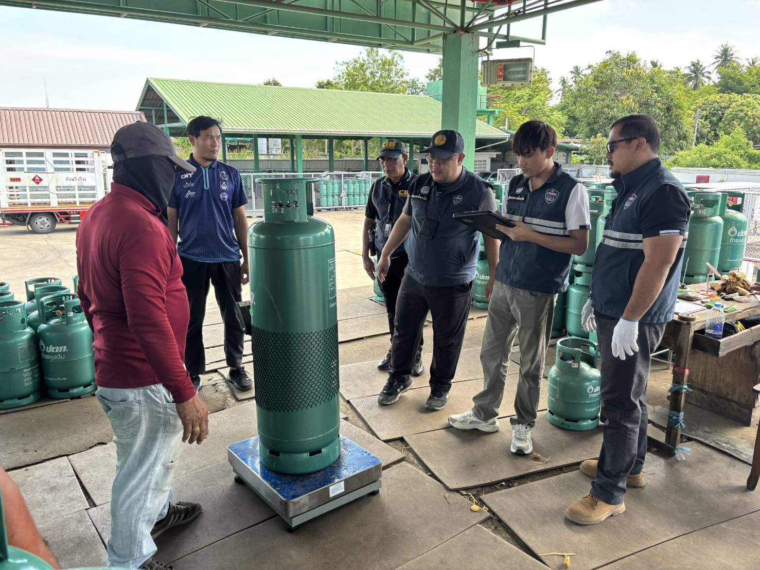 ข่าวเลขที่ 155/2569 “กรมการค้าภายใน” ลุยตรวจเข้มก๊าซหุงต้ม–สินค้าหีบห่อทั่วประเทศ สกัดเอาเปรียบผู้บริโภคช่วงต้นทุนสูง พร้อมผนึก 10 แบรนด์ เดินหน้าโครงการ “LPG เต็มถัง” (4 มิถุนายน 2569)
