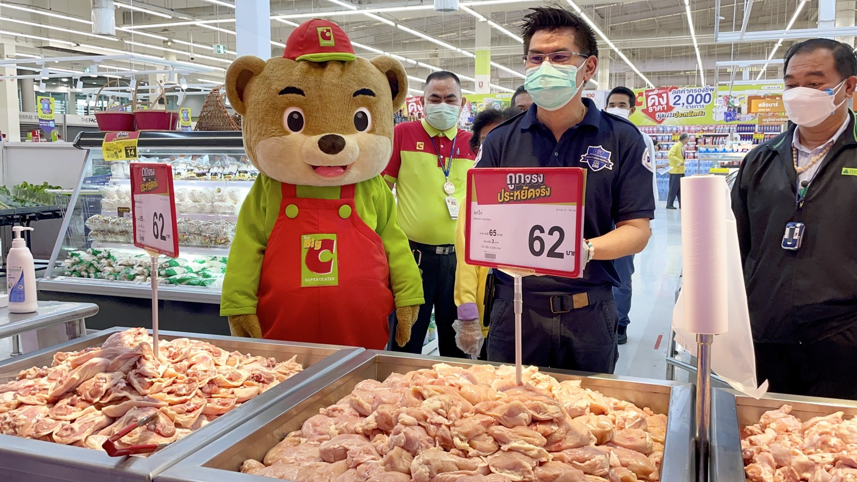 อธิบดีกรมการค้าภายใน พาณิชย์ติดตามโครงการช่วยเหลือผู้เลี้ยงกุ้ง พร้อมตรวจสอบราคาช่วงโควิด