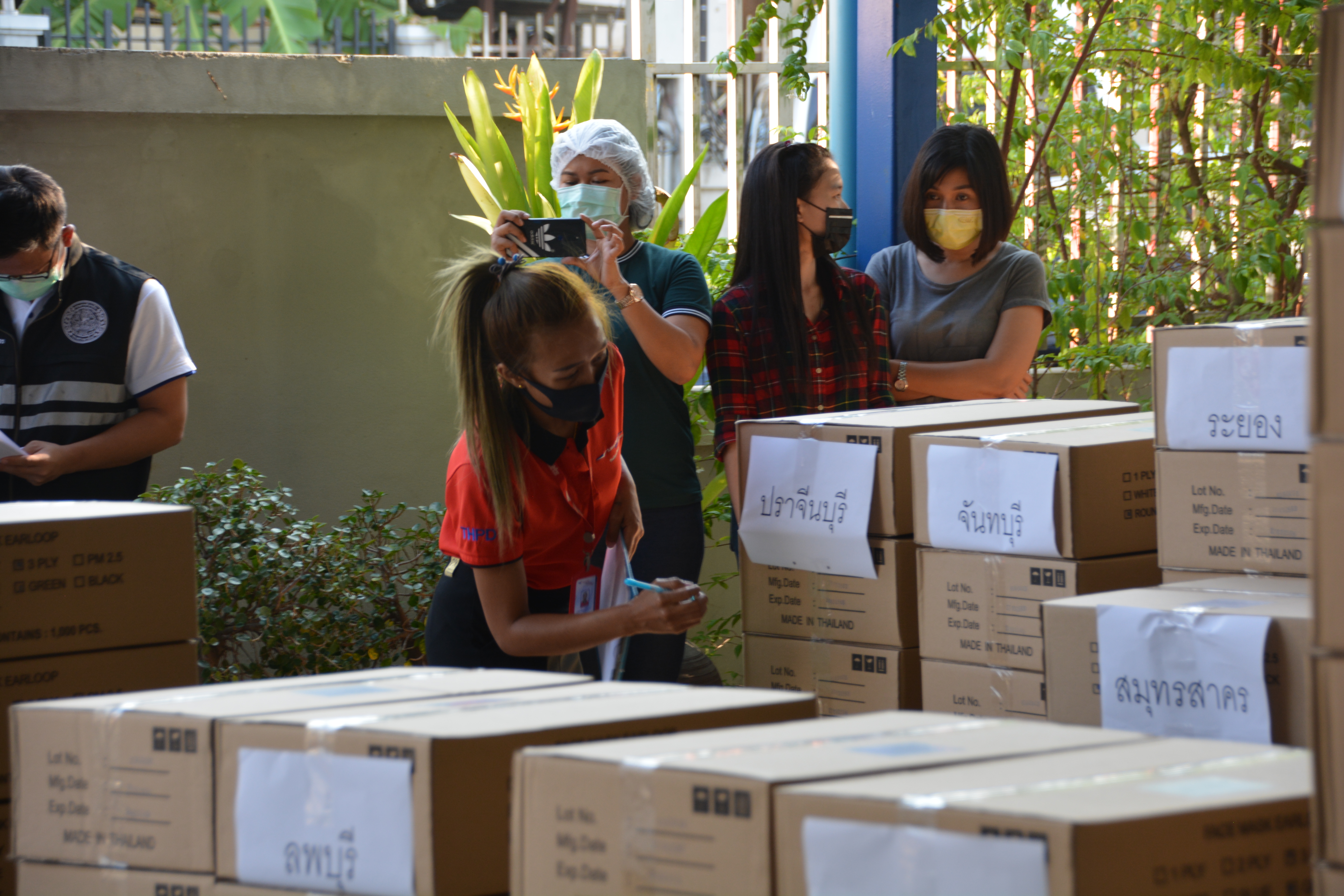 ปลัดกระทรวงพาณิชย์ ลงพื้นที่ตรวจหน้ากากอนามัย ก่อนส่งตรง 22 จังหวัด