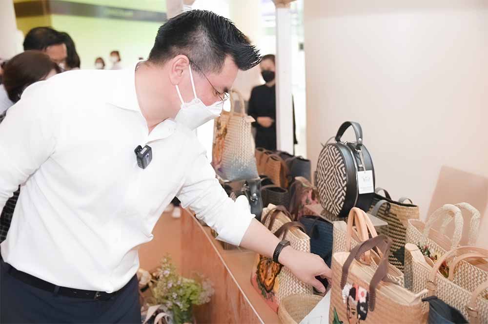 ตลาดเที่ยวได้ สไตล์ไทยๆ "Village to Town"