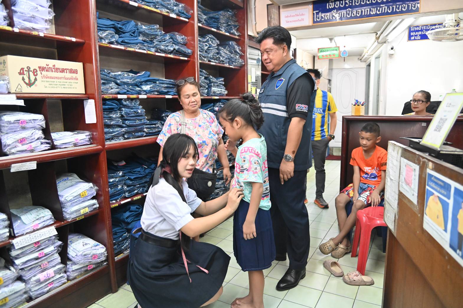 ข่าวเลขที่ 138/2569 พาณิชย์ลงพื้นที่ตรวจร้านชุดนักเรียนก่อนเปิดเทอม ย้ำตรึงราคา–ปิดป้ายชัด ชวนผู้ปกครองใช้โปร “Back To School 2026” ลดสูงสุด 86% (11 พฤษภาคม 2569)