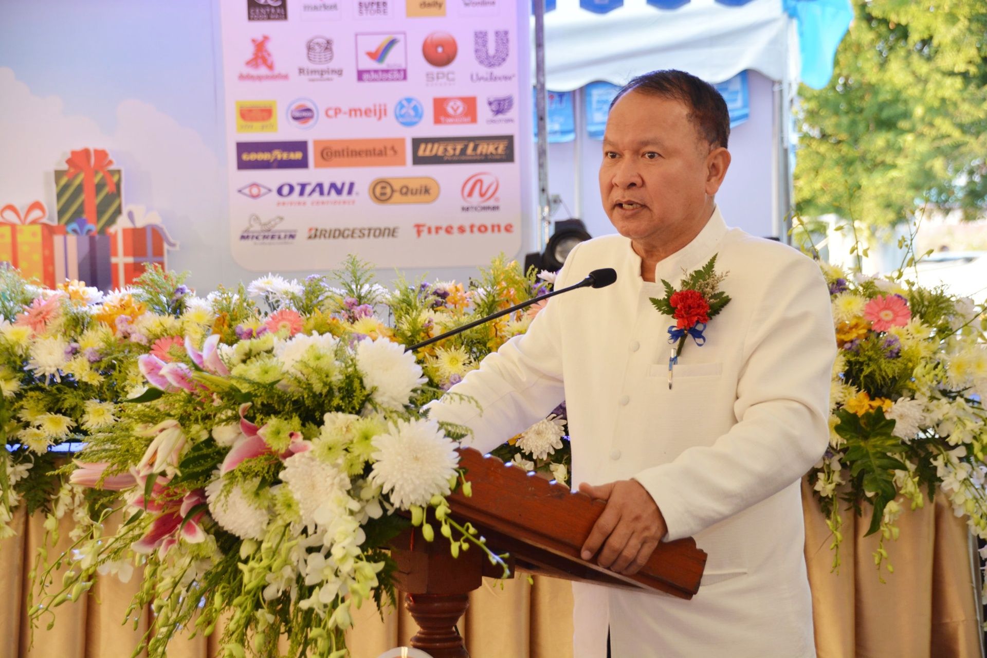 อธิบดีกรมการค้าภายใน ร่วมงาน Kick Off  “พาณิชย์ ลดปัง ข้ามปี ภาคเหนือ New Year Grand Sale 2020”