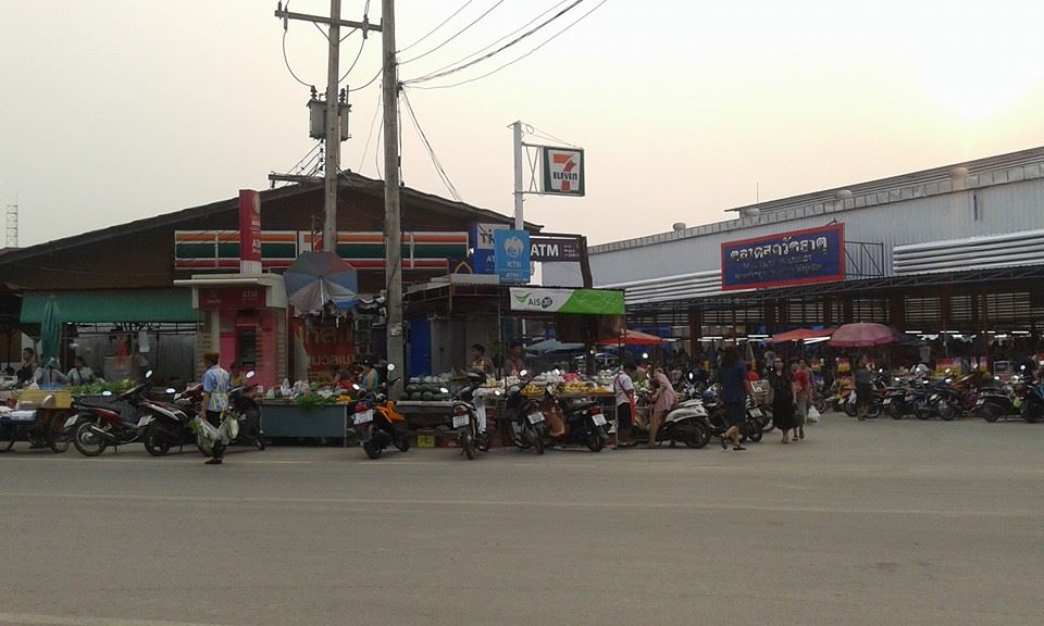 44035_ด้านหน้าตลาด.jpg