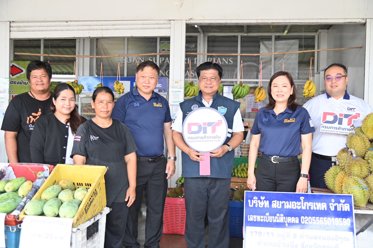 DIT ลงพื้นที่ตรวจเยี่ยม จุดจำหน่ายมะม่วงน้ำดอกไม้