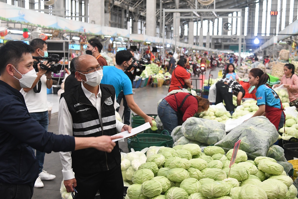 พาณิชย์ติดตามสถานการณ์ราคาและปริมาณผักและผลไม้ช่วงเทศกาลตรุษจีน