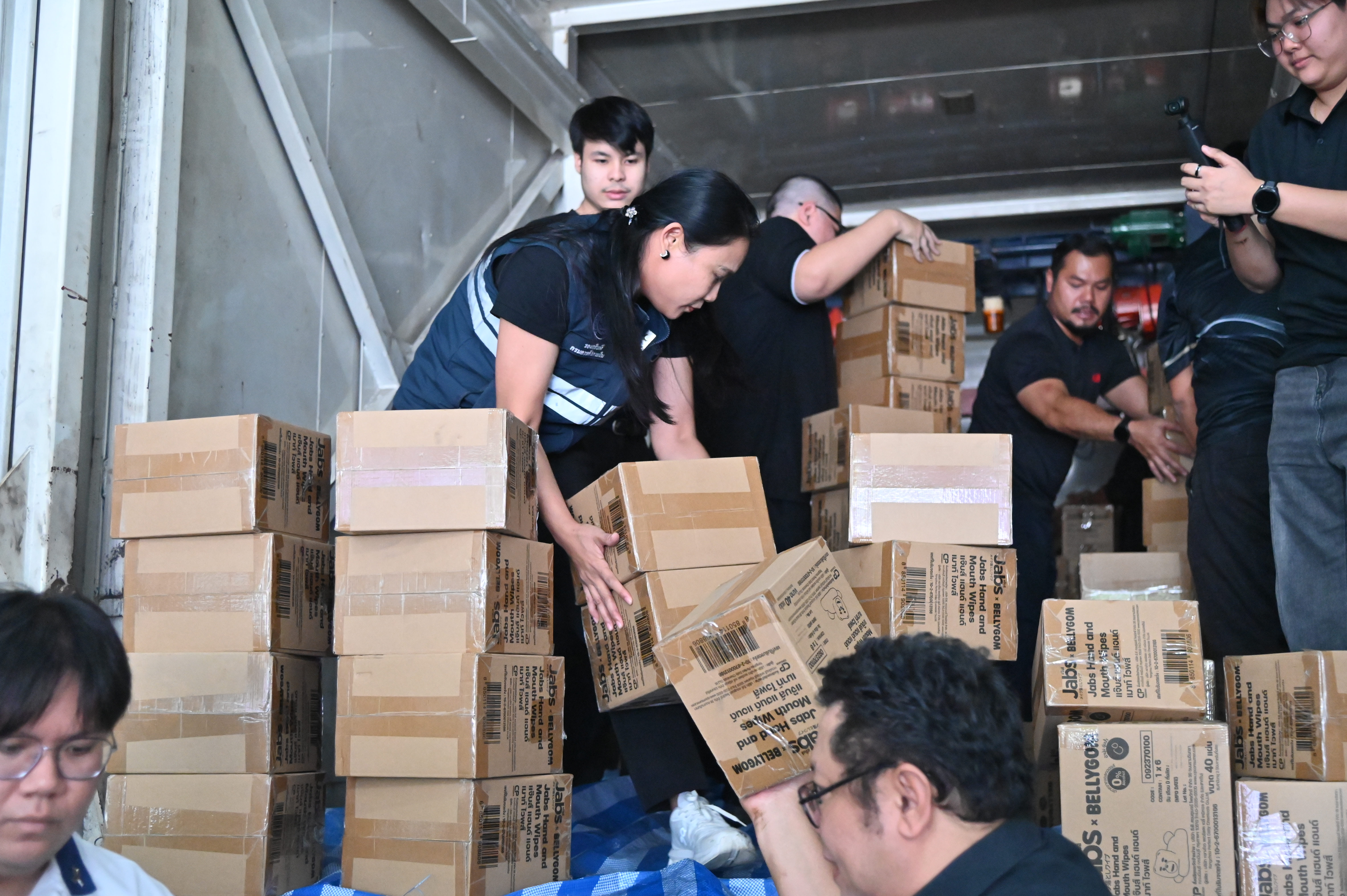 DIT ส่งมอบสิ่งของอุปโภคบริโภคจำเป็น ช่วยเหลือผู้ประสบภัยน้ำท่วมภาคใต้