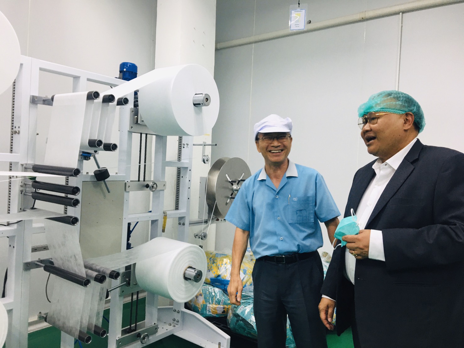  รองอธิบดีกรมการค้าภายใน ตรวจเยี่ยมโรงงานผลิตหน้ากากอนามัย