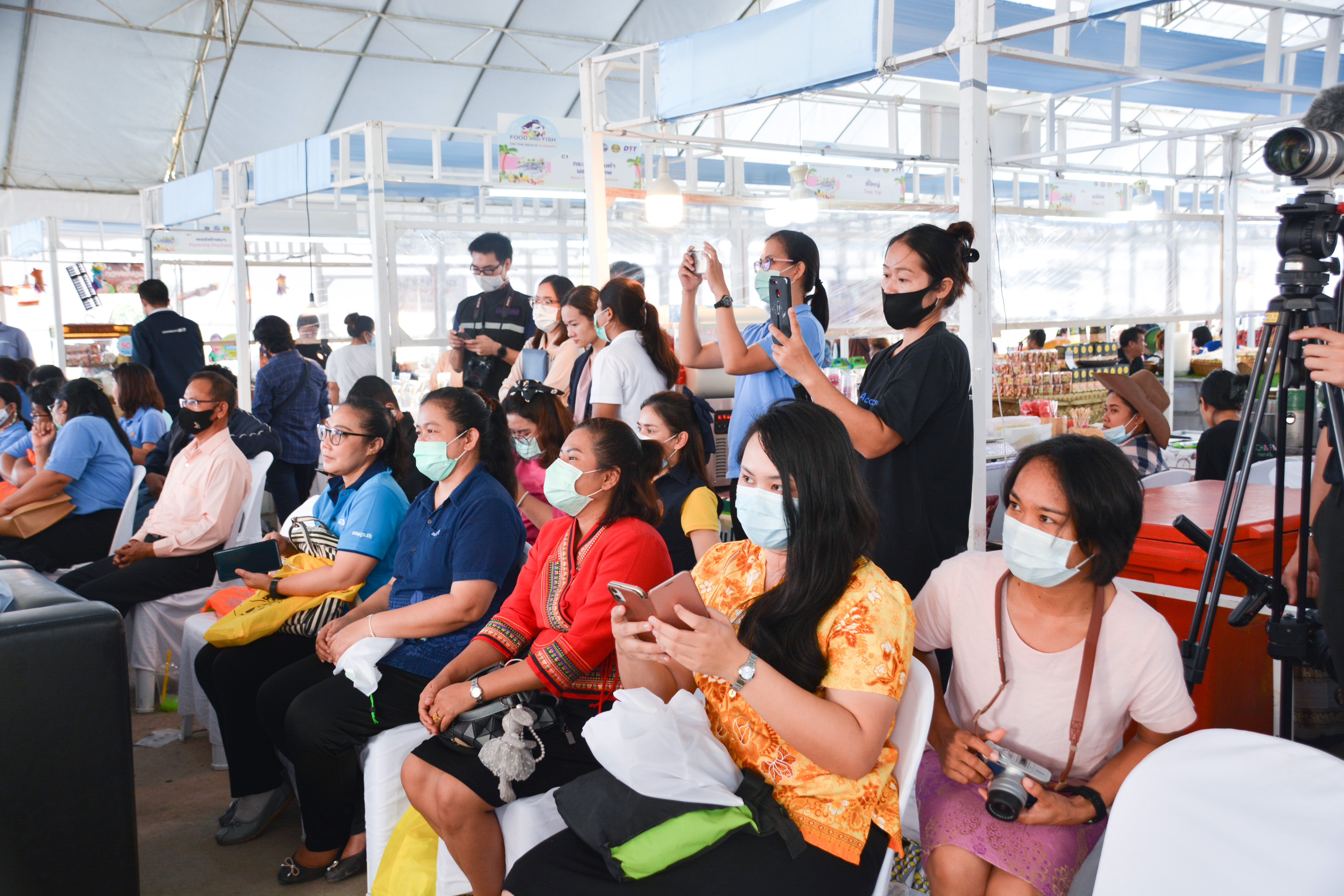 อธิบดีเปิดงานตลาดเฉพาะสินค้า (Magnet Market)? 