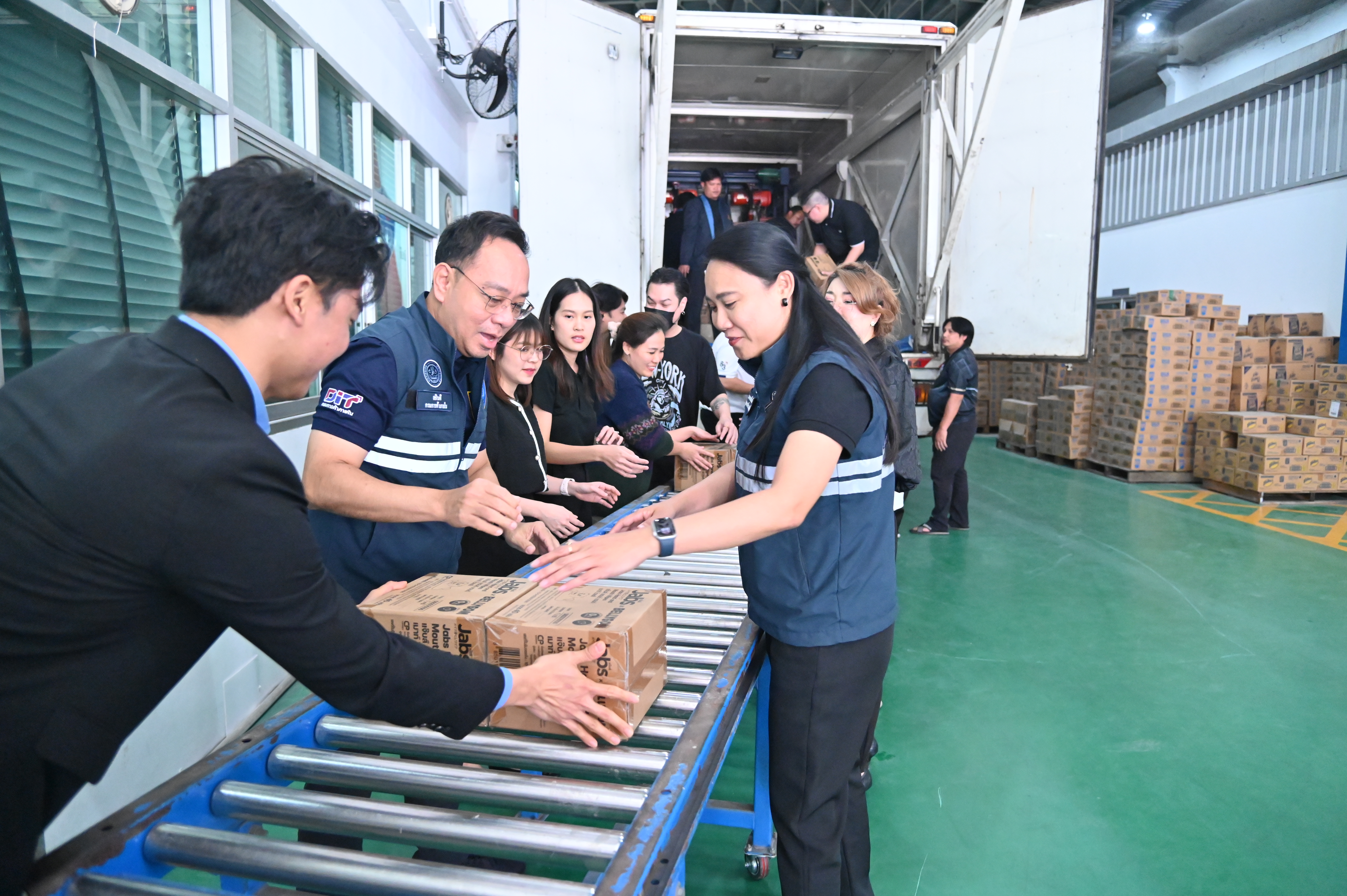 ข่าวเลขที่ 42/2569 DIT เดินหน้าปฏิบัติการช่วยน้ำท่วมใต้ต่อเนื่อง หลังศุภจีตั้ง War Room เร่งด่วน – ส่งของถึงพื้นที่ทันที แก้จุดขาดแคลน และเตรียมธงฟ้าเยียวยาหลังน้ำลด (28 พฤศจิกายน 2568)