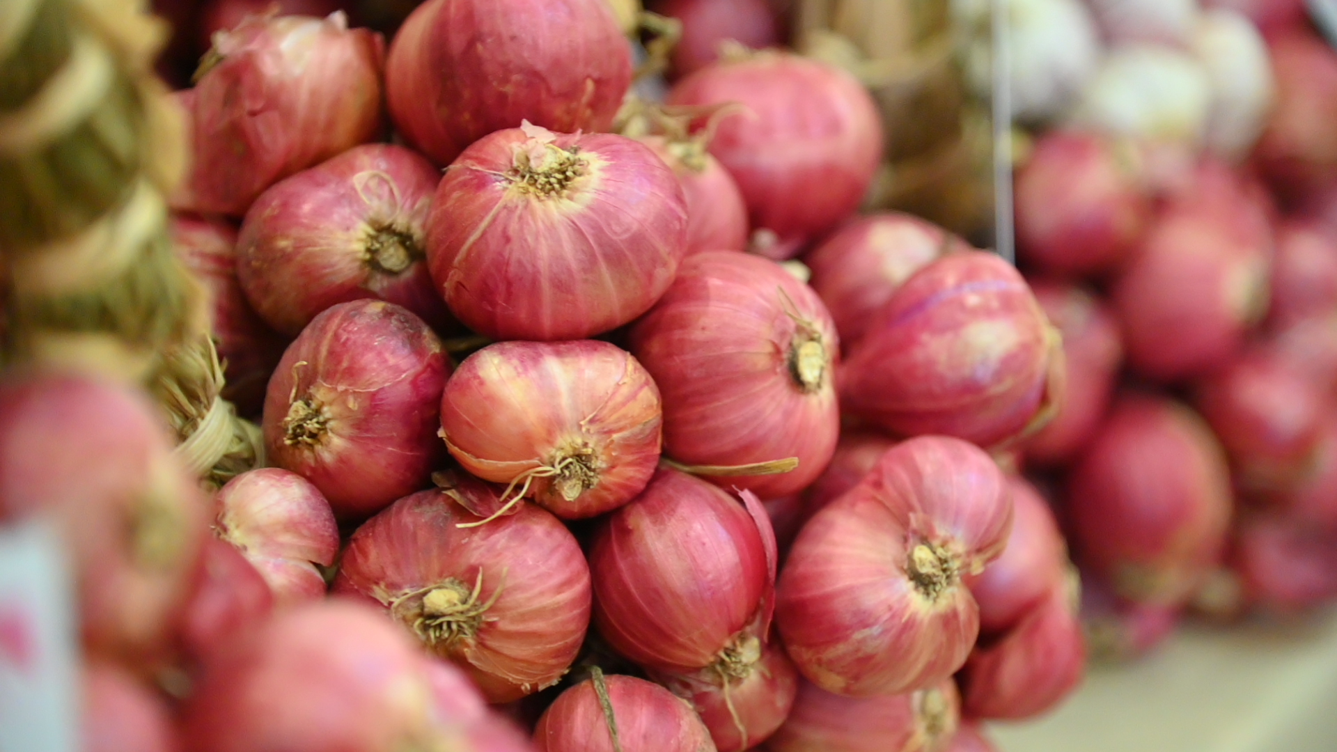 ข่าวที่ 60/2569 พาณิชย์ เร่งพยุงราคาหอมแดงศรีสะเกษ เชื่อมตลาดข้อตกลงทันที 50 ล้านบาท เดินหน้า 3 มาตรการ ดูดซับ–ส่งออกกว่า 7,000 ตัน ดันราคาปรับตัวดีขึ้น (10 มกราคม 2568)