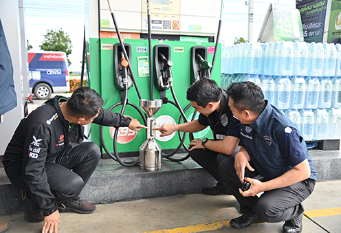 ลุยเข้ม! ตรวจปั๊มน้ำมัน  สร้างความมั่นใจในการเดินทางช่วงเทศกาลปีใหม่