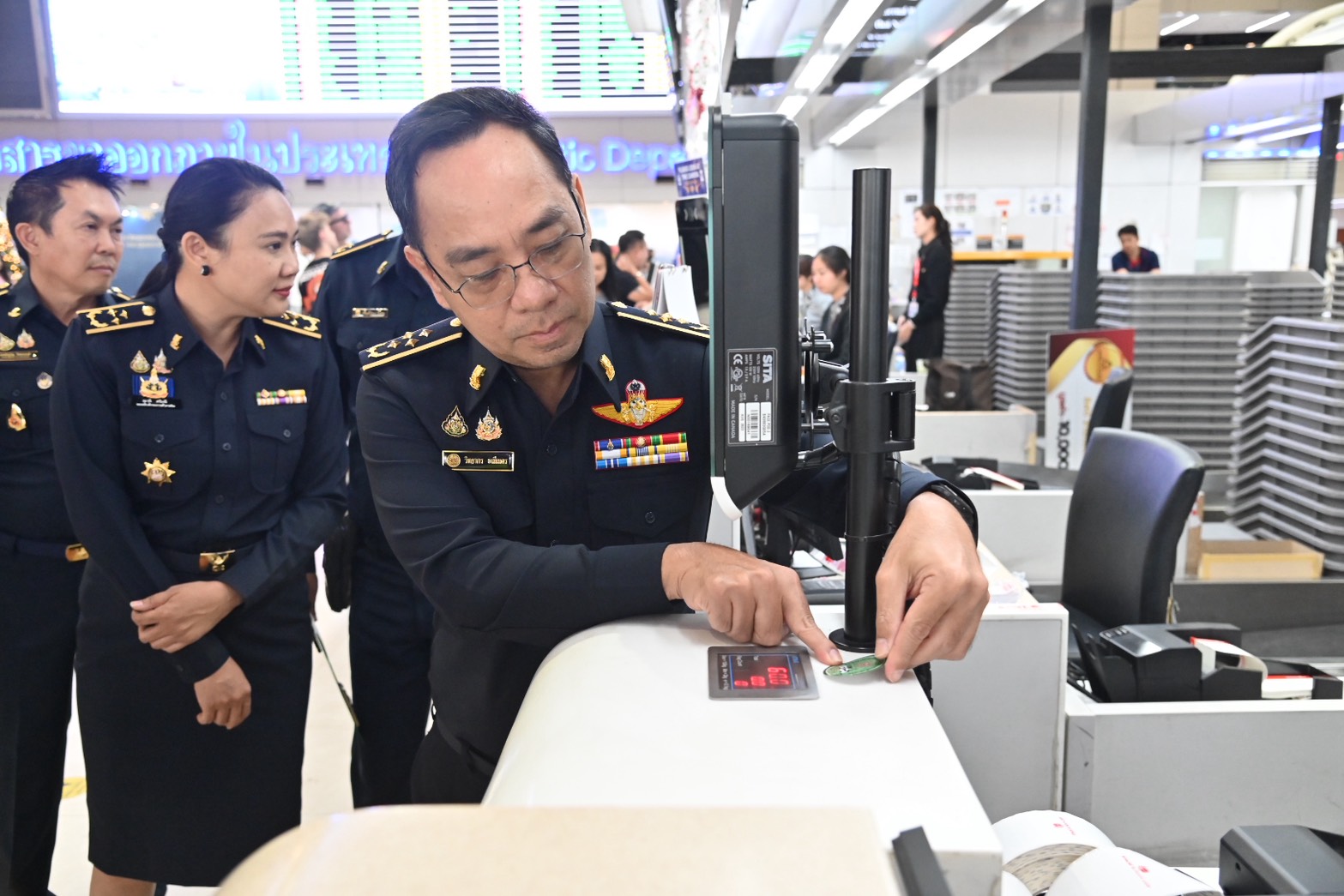 'พาณิชย์' ปูพรมตรวจเข้มช่วงปีใหม่ ตรวจเครื่องชั่ง-หัวจ่ายน้ำมัน-ป้ายราคา สนามบิน สถานีขนส่ง สร้างความเชื่อมั่นประชาชน