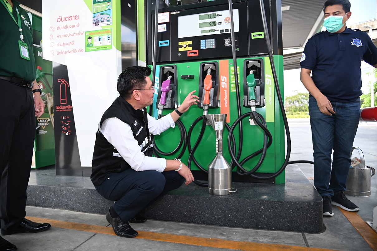 พาณิชย์ตรวจสอบความถูกต้องของสถานีบริการน้ำมันพีทีและบางจาก