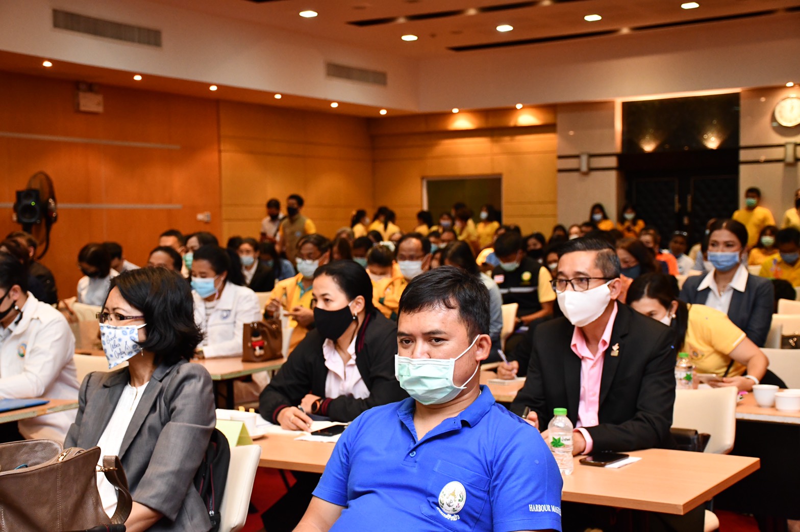  อธิบดีกรมการค้าภายใน ลงพื้นที่สมุยร่วมประชุมติดตามการปฏิบัติราชการ  และพบปะเกษตรกรชาวสวนมะพร้าว