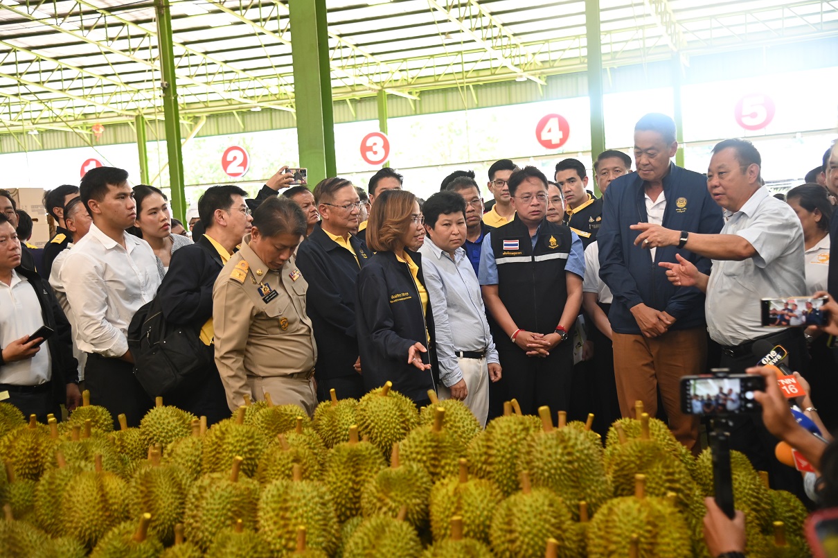 “พาณิชย์” ร่วม นายกฯ ลงพื้นที่ จ.จันทบุรี เยี่ยมสวนทุเรียน-ล้งส่งออก-ห้องเย็น พร้อมรับฟังปัญหาจากเกษตรกร