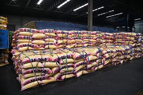 ติดตามสถานการณ์ปริมาณและราคาปุ๋ยเคมี แนะนำช่องทางซื้อปุ๋ย “จับคู่ปุ๋ย ซื้อตรง ถูกเงิน-ถูกใจ” พร้อมตรวจสอบความเป็นธรรมทางการค้าให้เกษตรกร