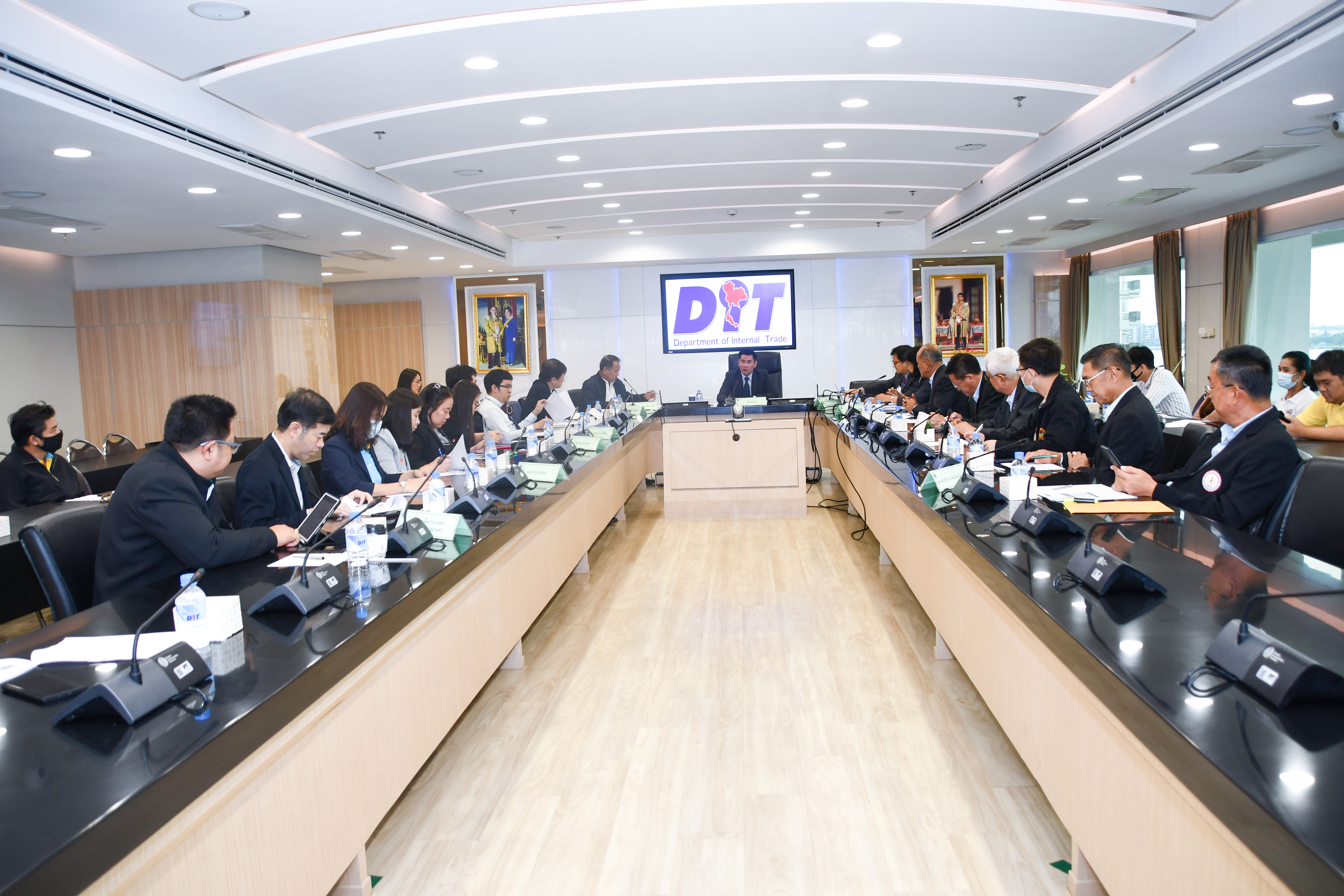 การประชุมหารือการขาดสภาพคล่องของผู้ประกอบการค้าข้าวในการรับซื้อข้าวเปลือกจากเกษตรกร