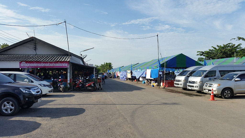 22428_บริเวณด้านหน้าตลาด.jpg