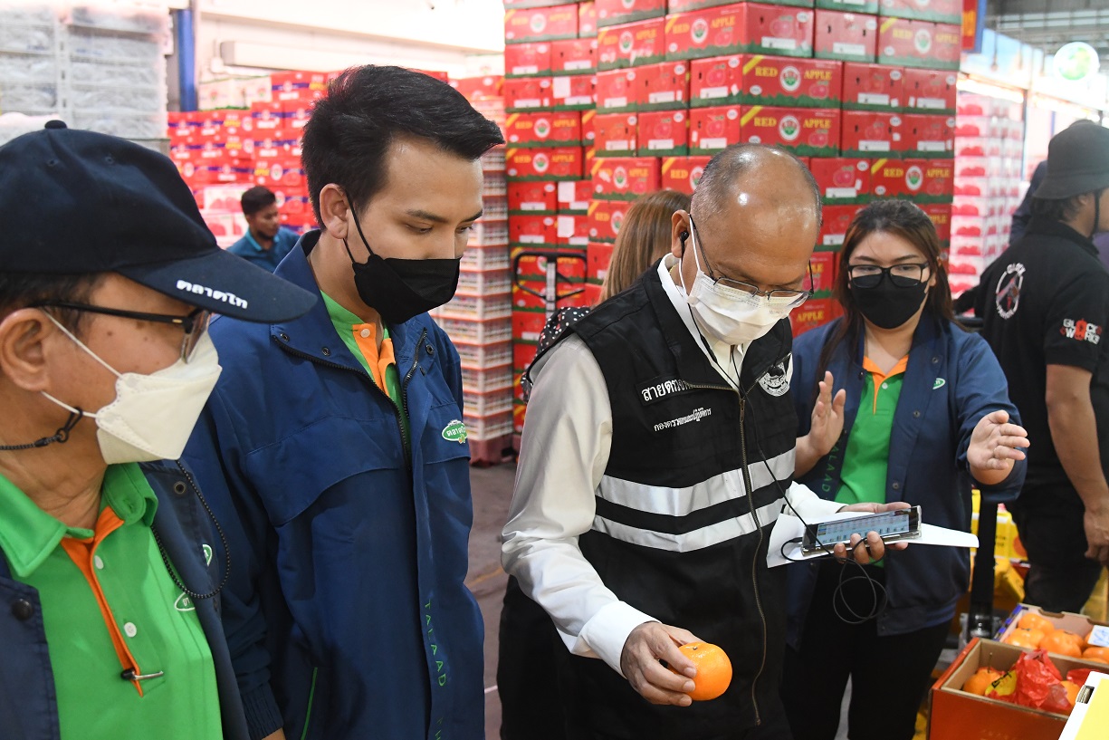 พาณิชย์ติดตามสถานการณ์ราคาและปริมาณผักและผลไม้ช่วงเทศกาลตรุษจีน