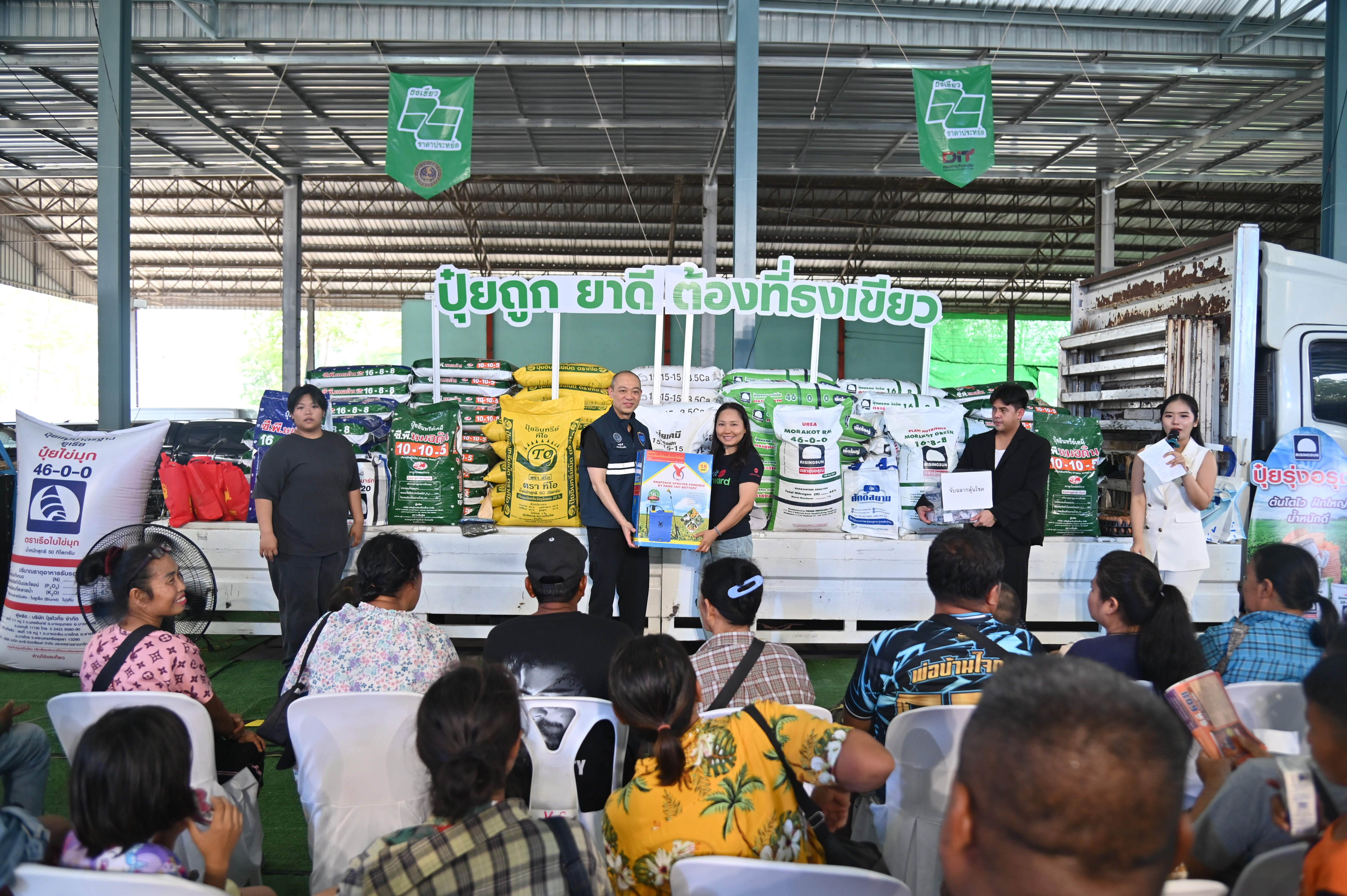 ข่าวเลขที่ 133/2569 เริ่มแล้ว! พาณิชย์จัดงาน "ธงเขียวราคาประหยัดพลัส" จ.กำแพงเพชร ช่วยลดต้นทุนเกษตรกร สูงสุด 2,100 บาทต่อครัวเรือน (6 พฤษภาคม 2569)