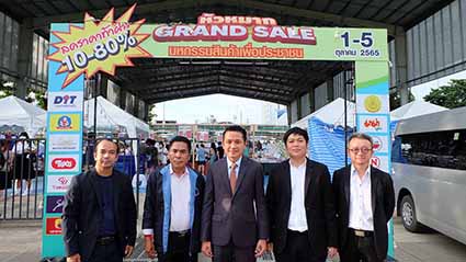 ตรวจติดตามการจำหน่ายสินค้าธงฟ้าราคาประหยัด